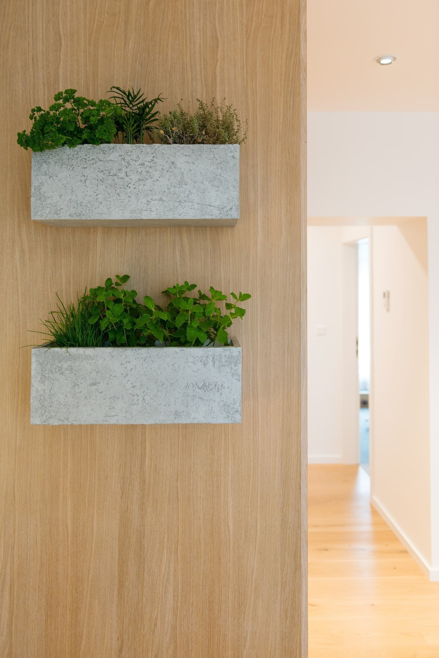 Interiér bytu mladé manažerky bez zbytečné romantiky a provokace