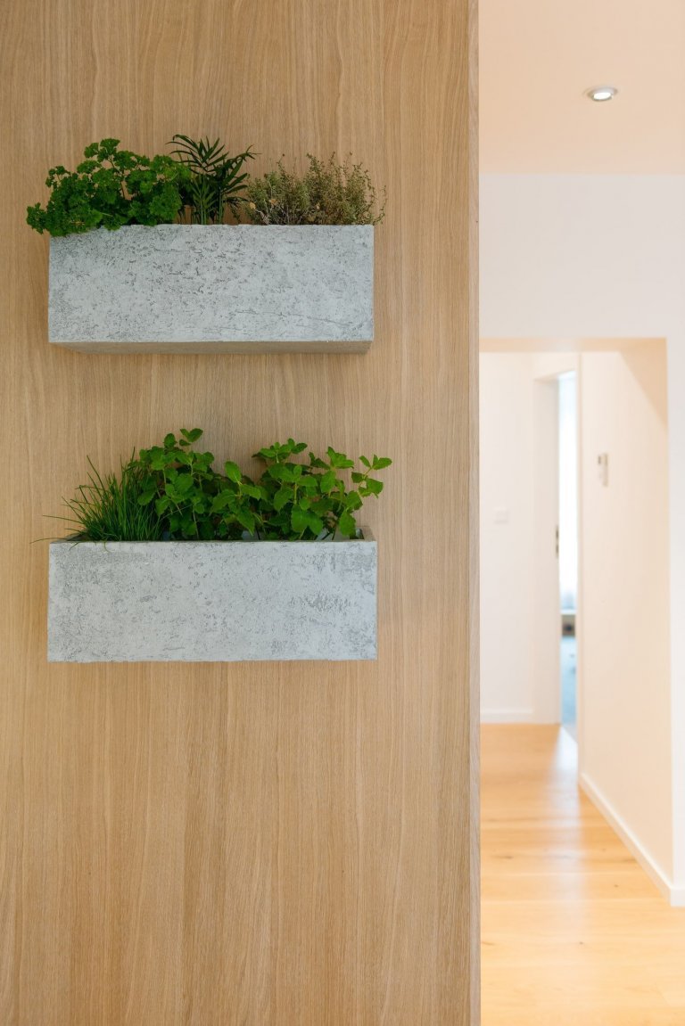 Interiér bytu mladé manažerky bez zbytečné romantiky a provokace