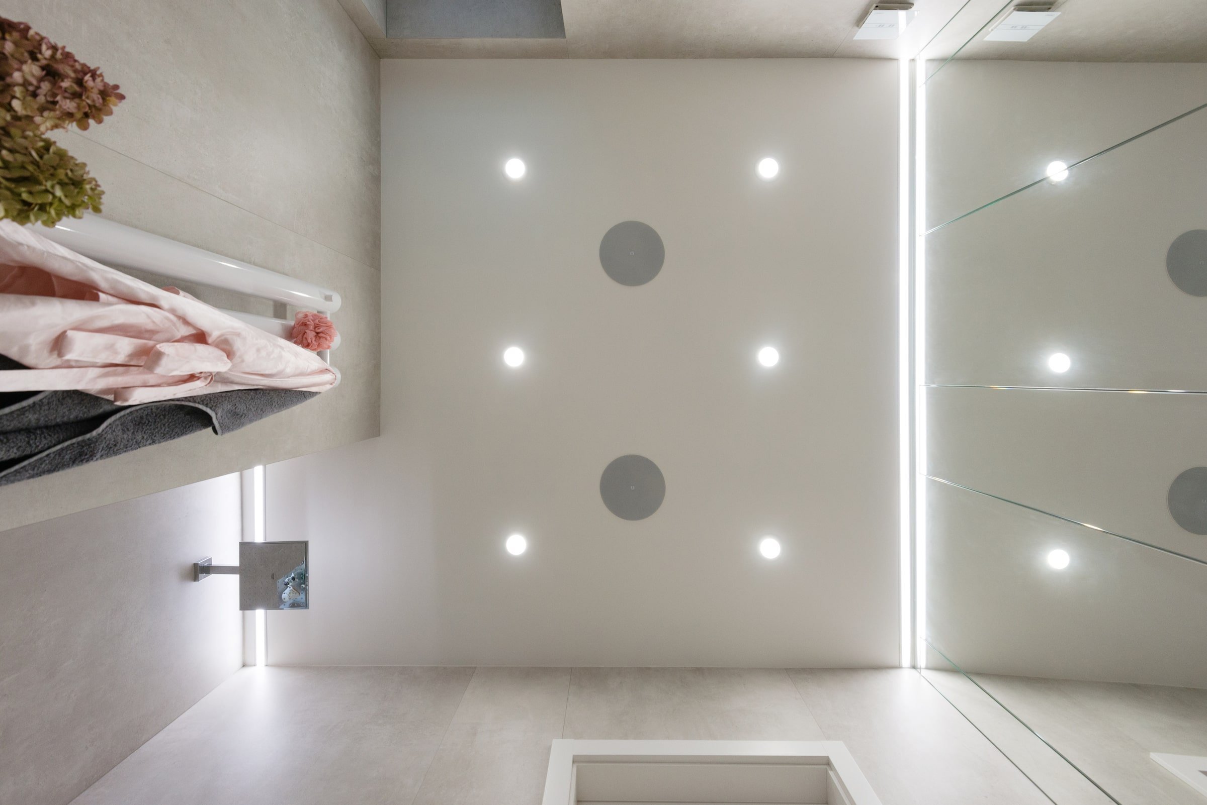 Interiér bytu mladé manažerky bez zbytečné romantiky a provokace