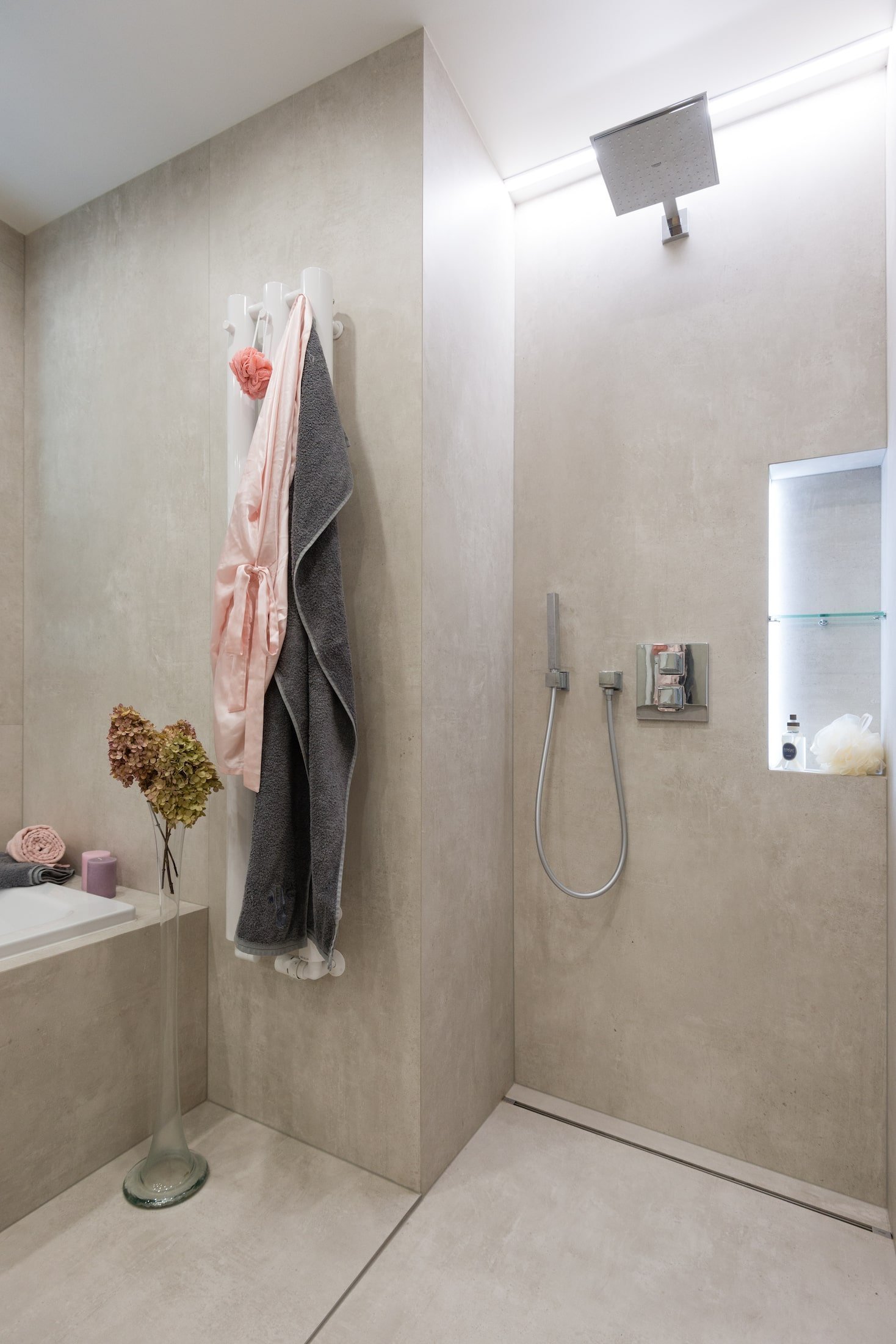 Interiér bytu mladé manažerky bez zbytečné romantiky a provokace