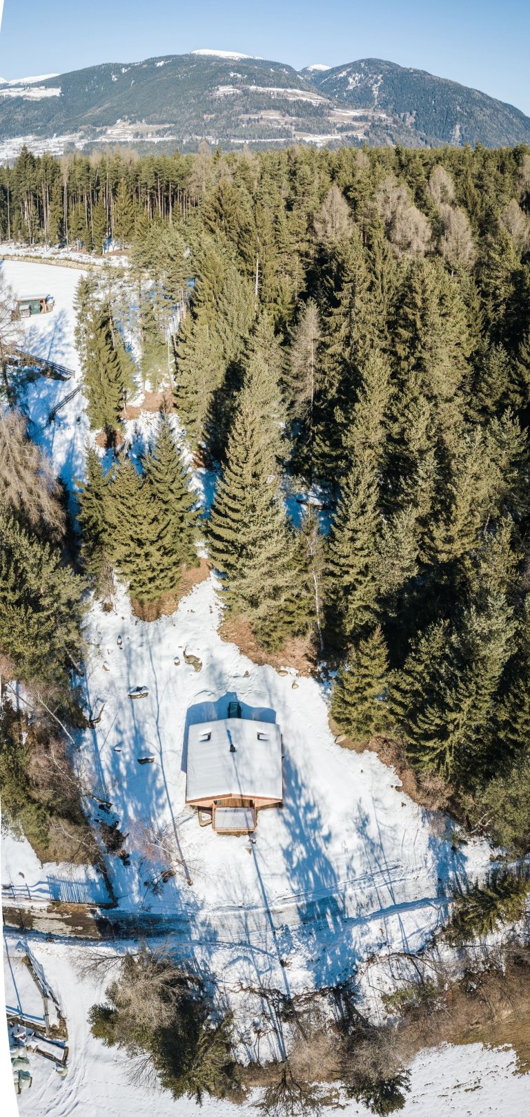 Malá chata vypadá po rekonstrukci jako UFO