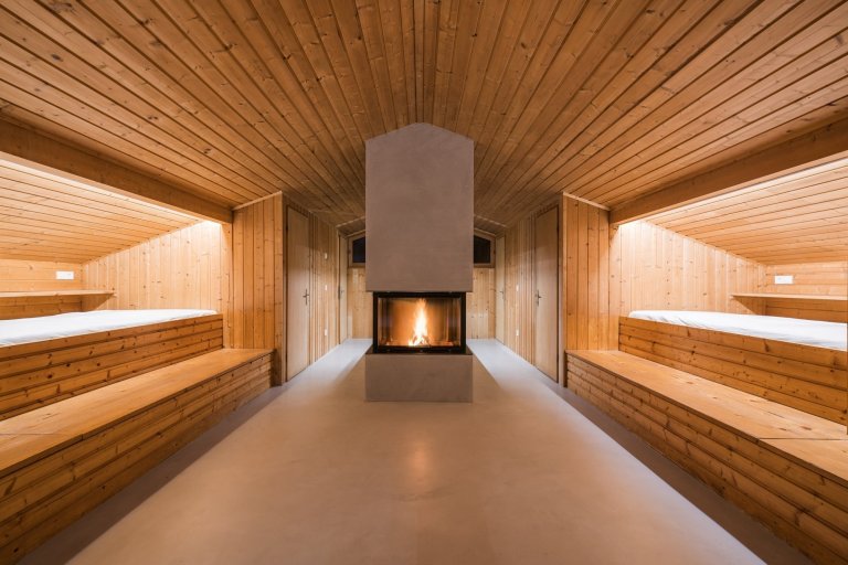 Malá chata vypadá po rekonstrukci jako UFO