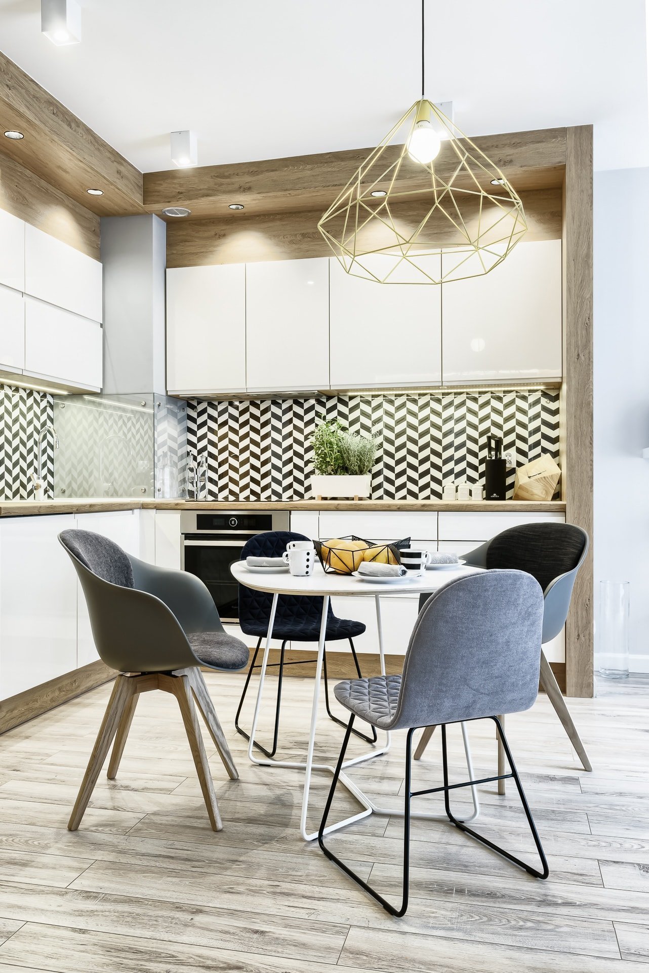 Moderní byt v šedé barvě