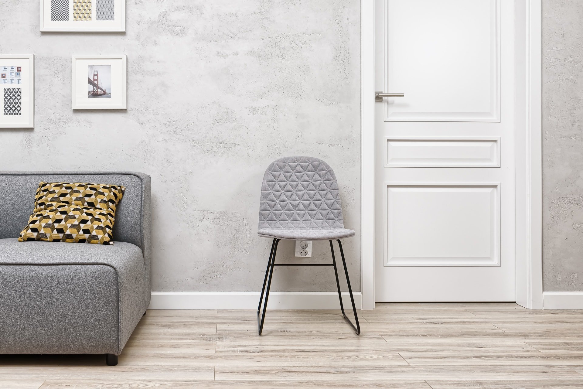 Moderní byt v šedé barvě