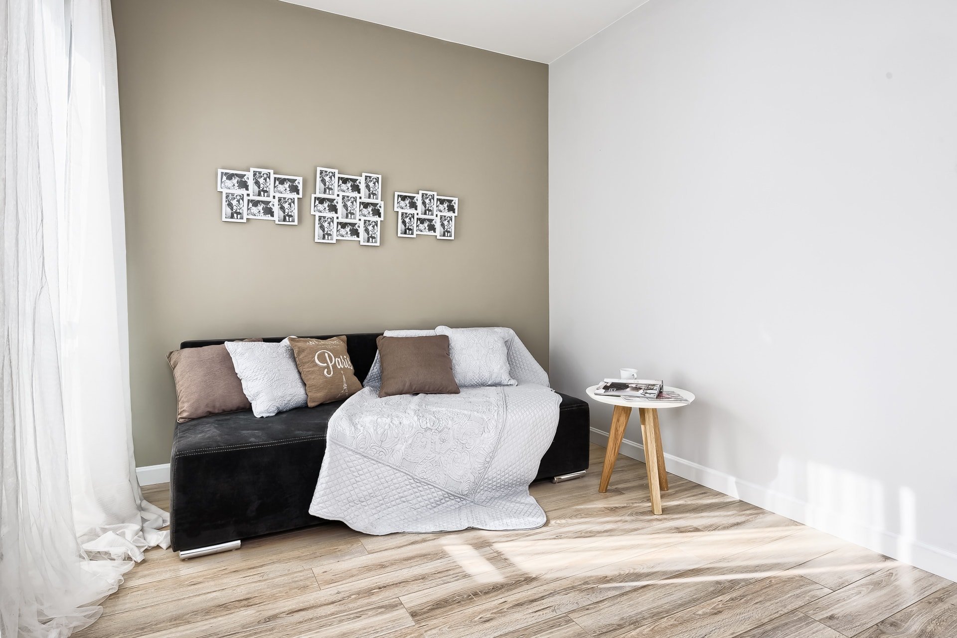 Moderní byt v šedé barvě