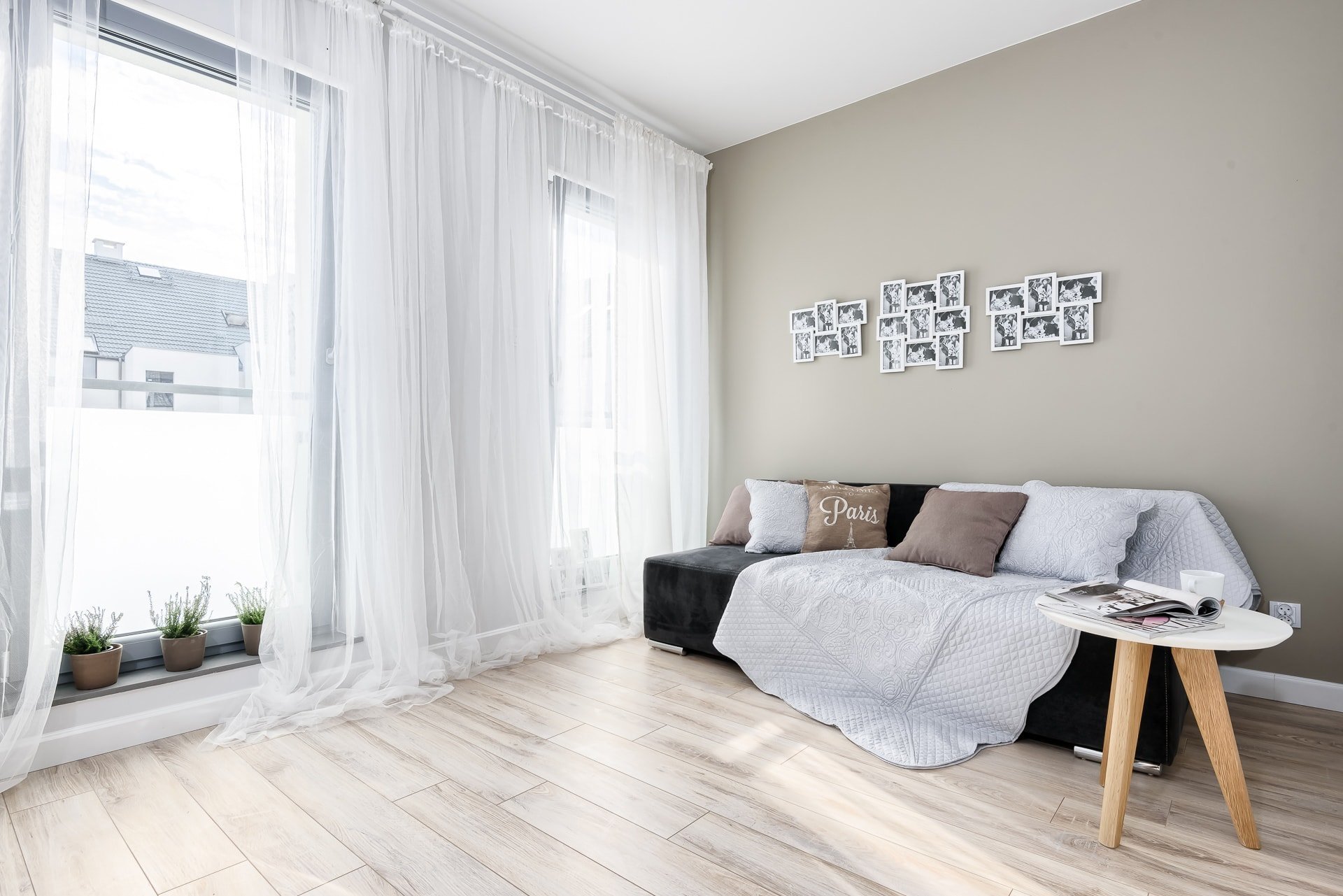 Moderní byt v šedé barvě