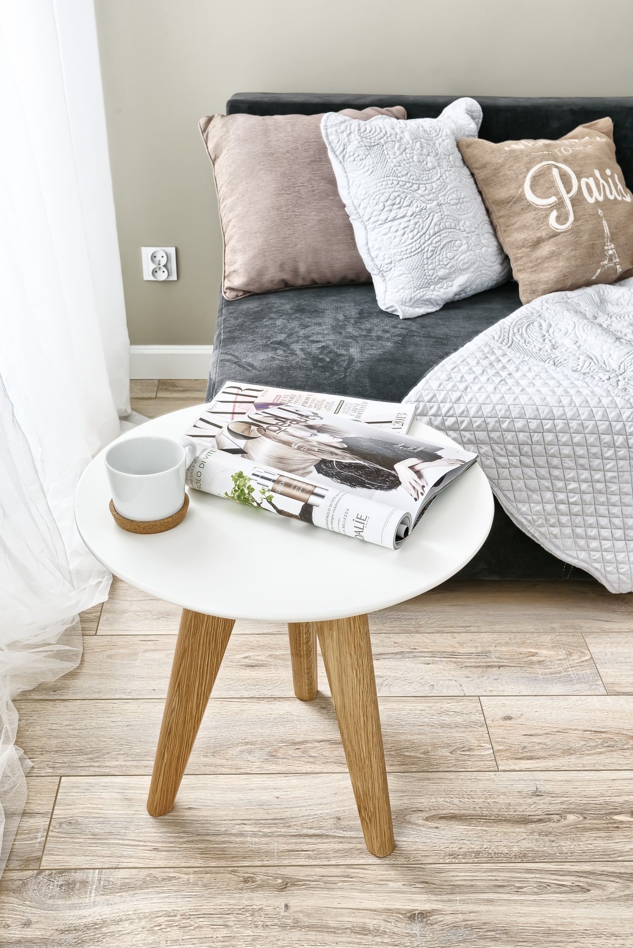 Moderní byt v šedé barvě