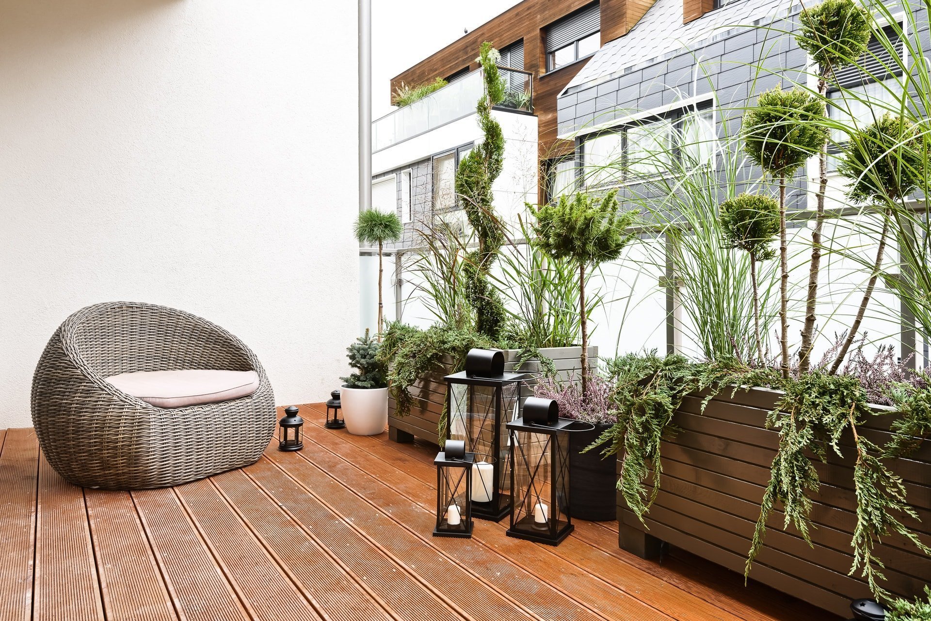 Moderní byt v šedé barvě