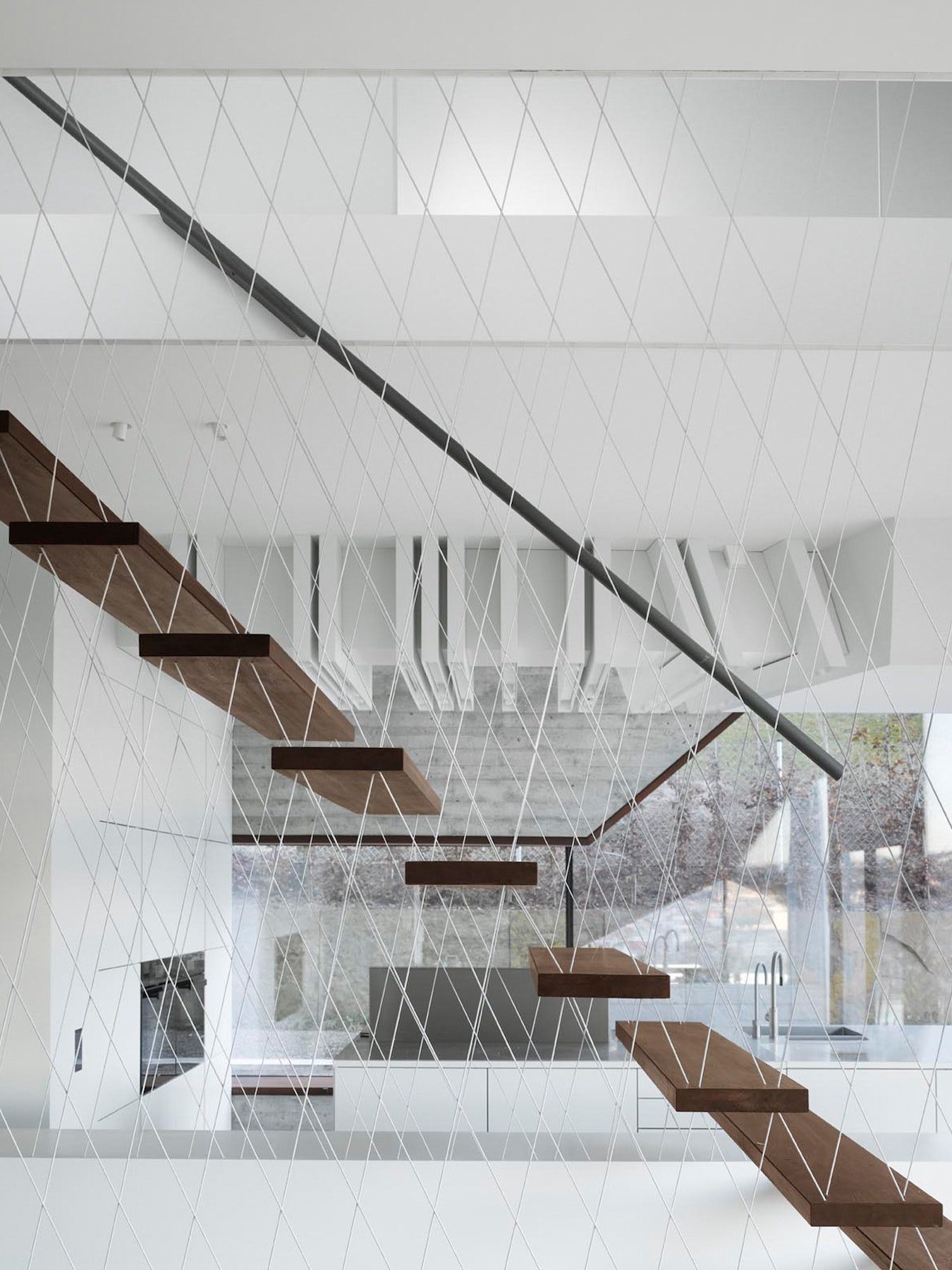 Moderní dům postavený z recyklovaných materiálů