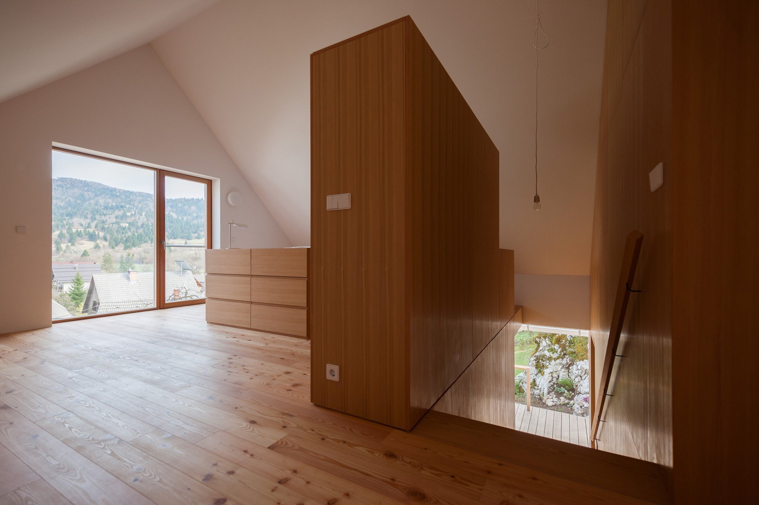 V jednoduchosti je krása – moderní dům v chráněné oblasti