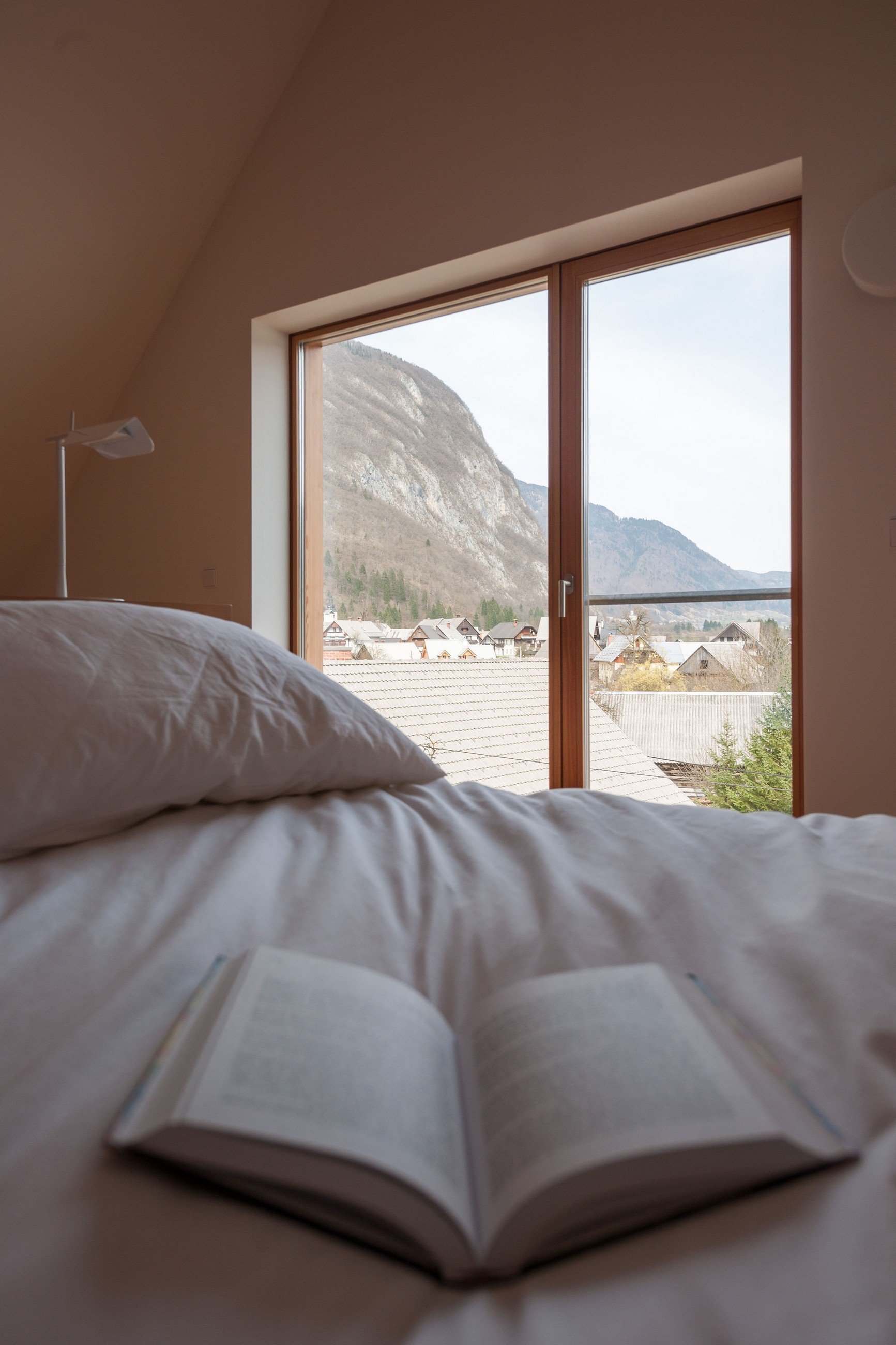 V jednoduchosti je krása – moderní dům v chráněné oblasti