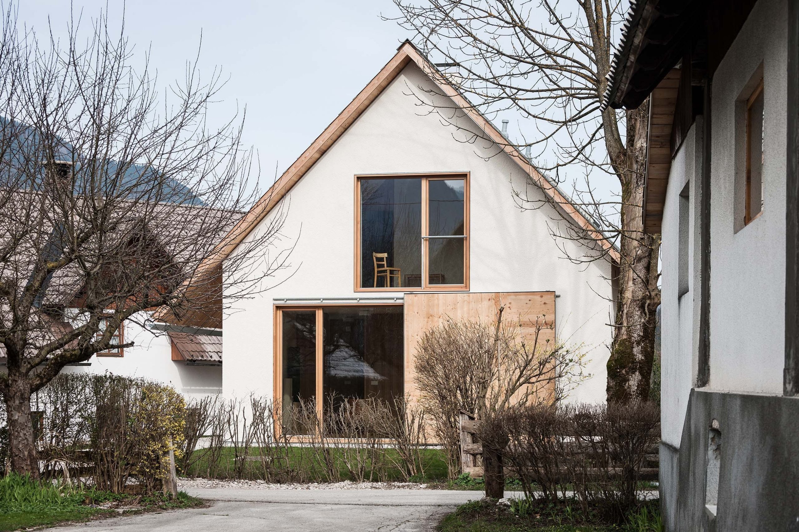 V jednoduchosti je krása – moderní dům v chráněné oblasti