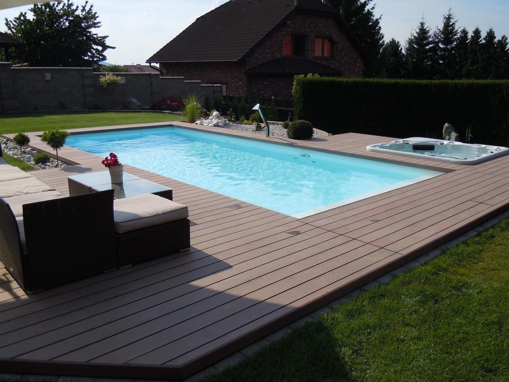 Nadzemní nebo zapuštěný bazén?