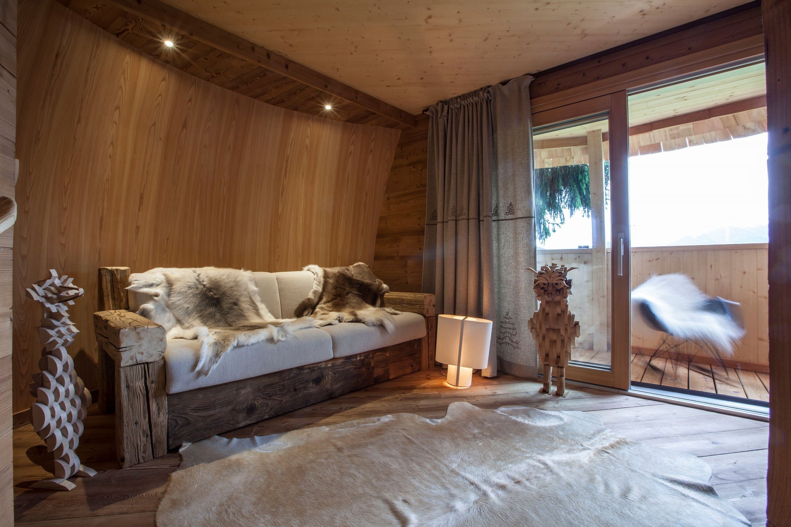 Jedinečný dům na stromě má blízko k přírodě