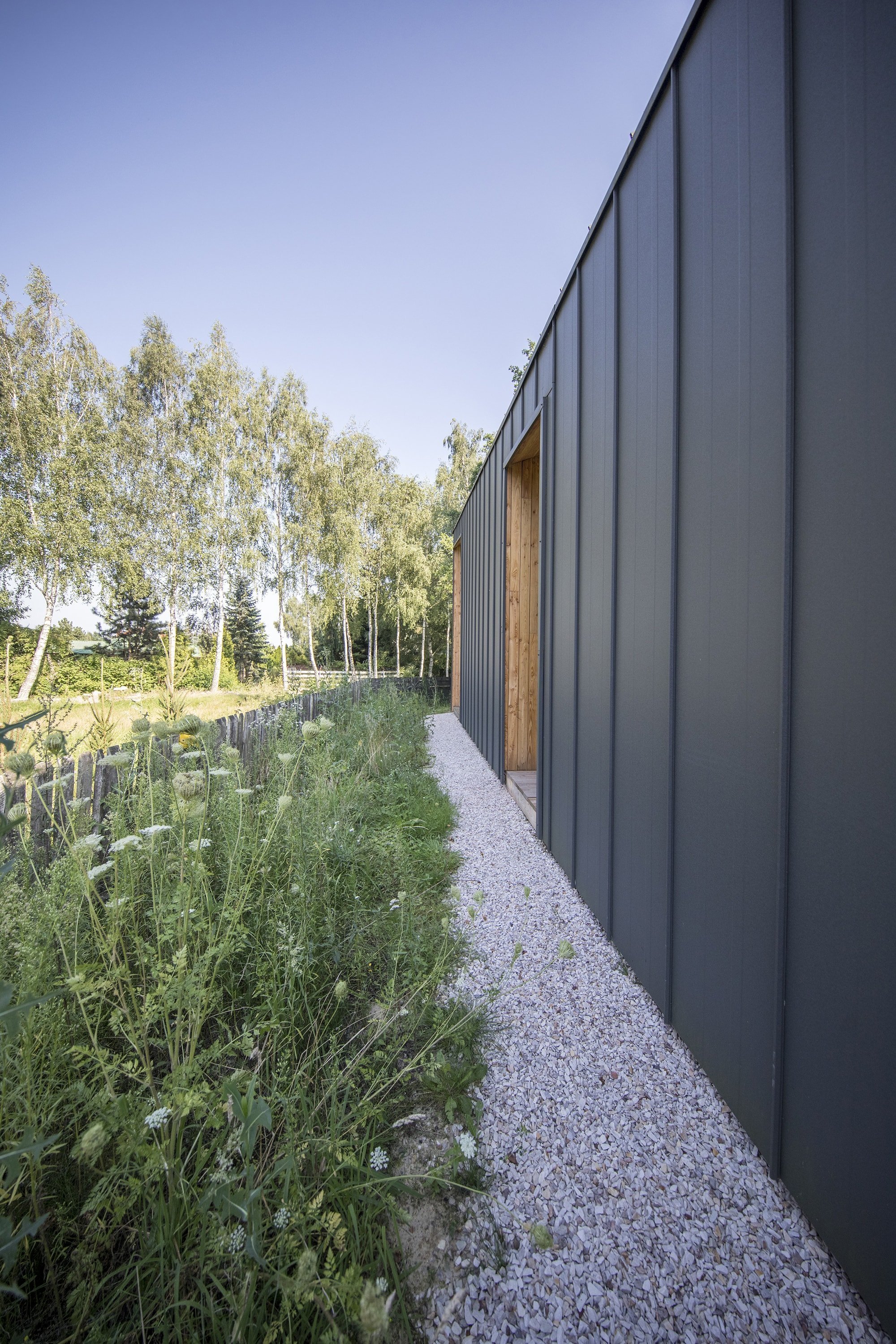 Originální dům s dřevěnou fasádou