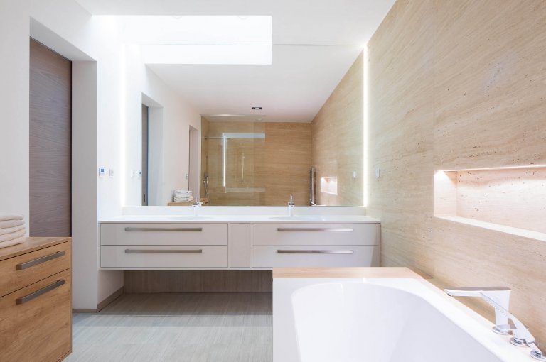 Přízemní dům v symbióze s okolím