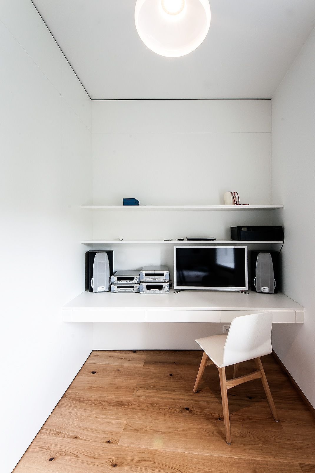 Proměna bytu? Černá mozaika i kuchyň bez horních skříněk