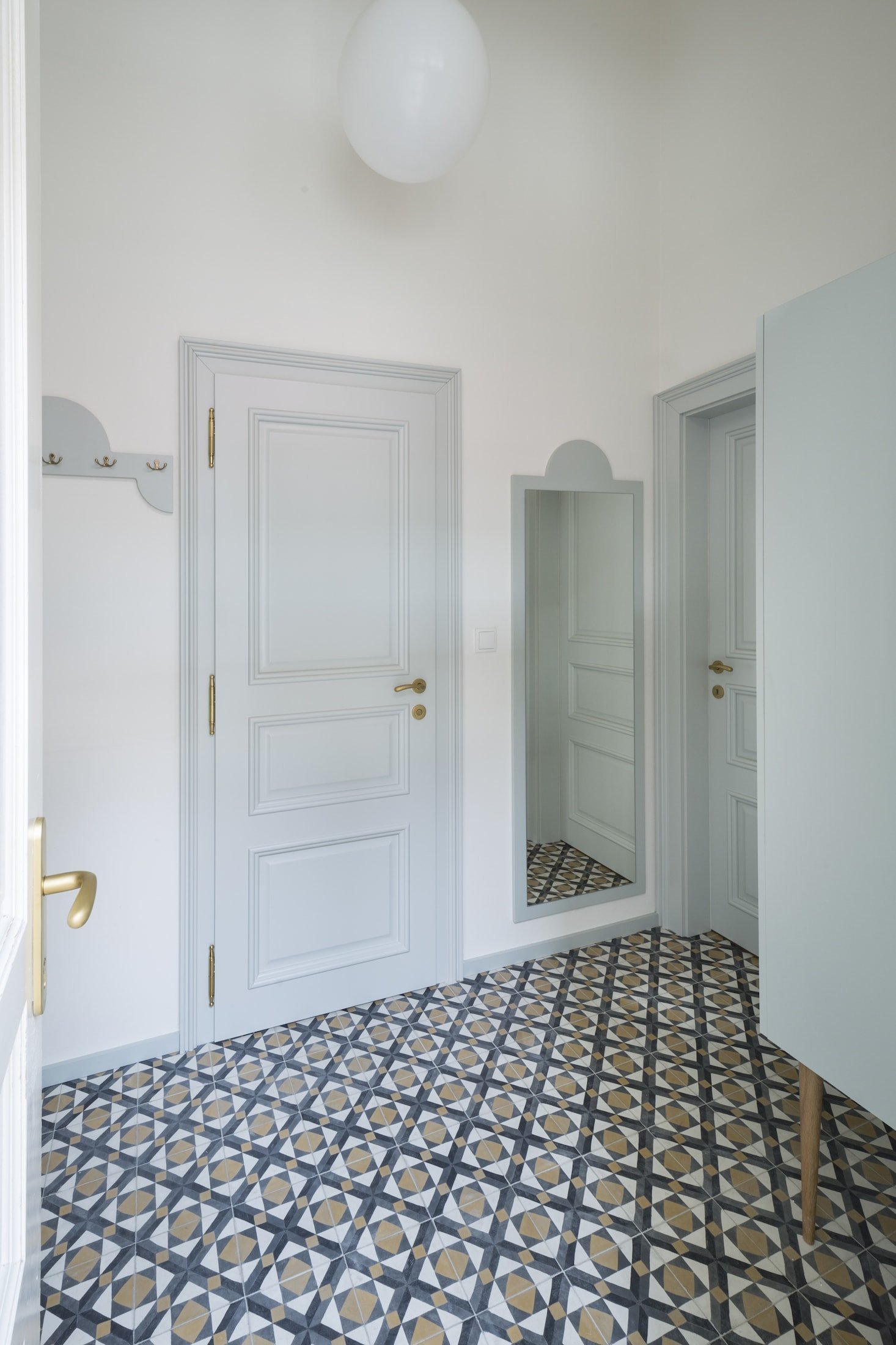 Proměna původního pavlačového bytu na moderní bydlení