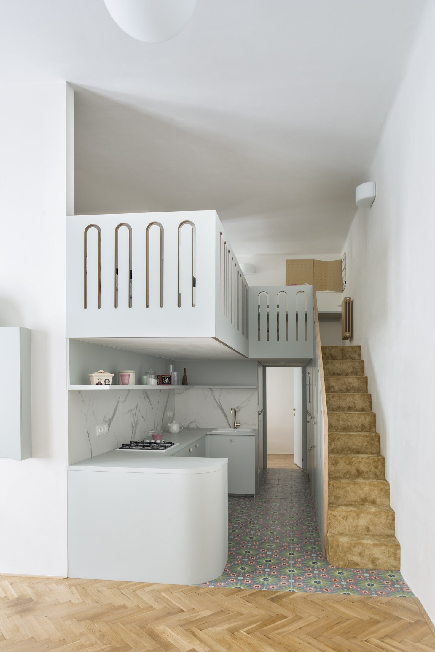 Proměna původního pavlačového bytu na moderní bydlení