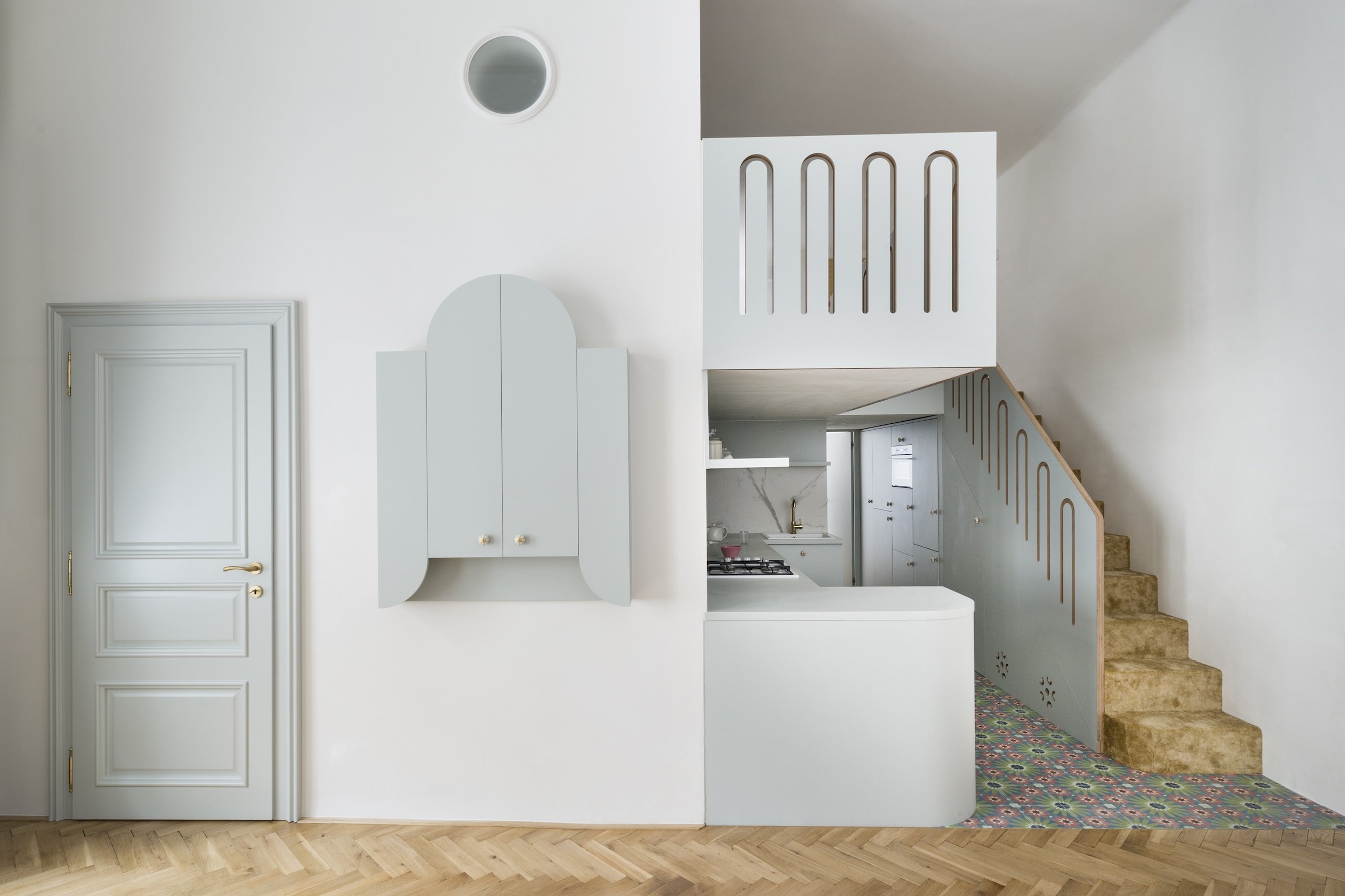 Proměna původního pavlačového bytu na moderní bydlení