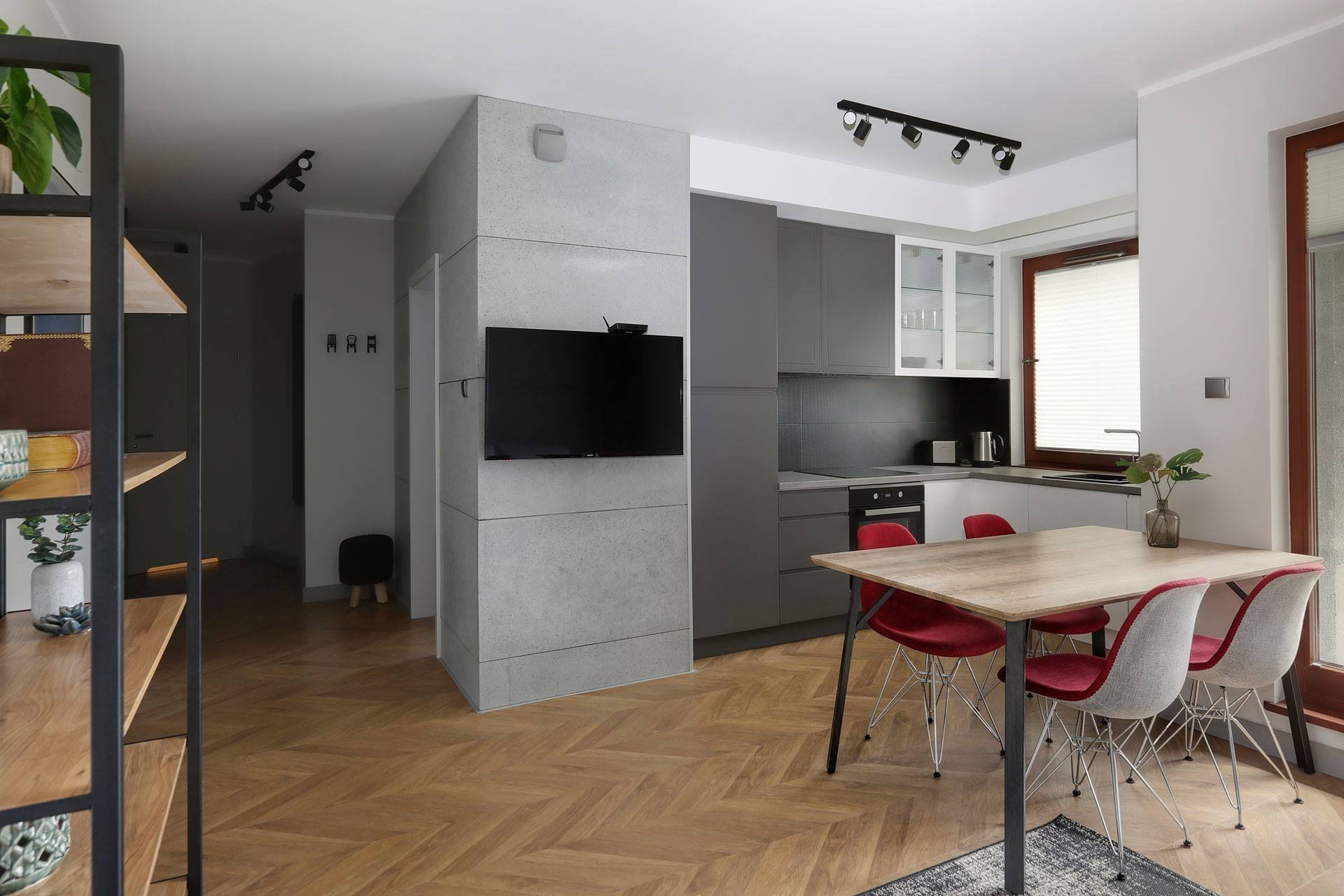 Šedá barva v interiéru není nuda