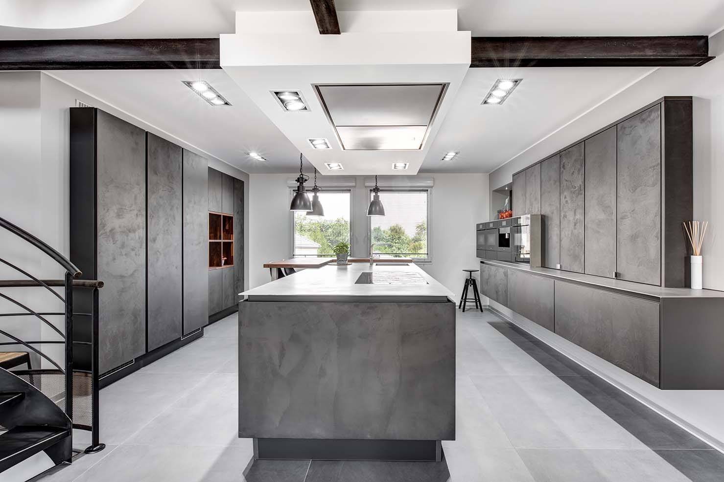 Šedá kuchyně nemusí být nudná