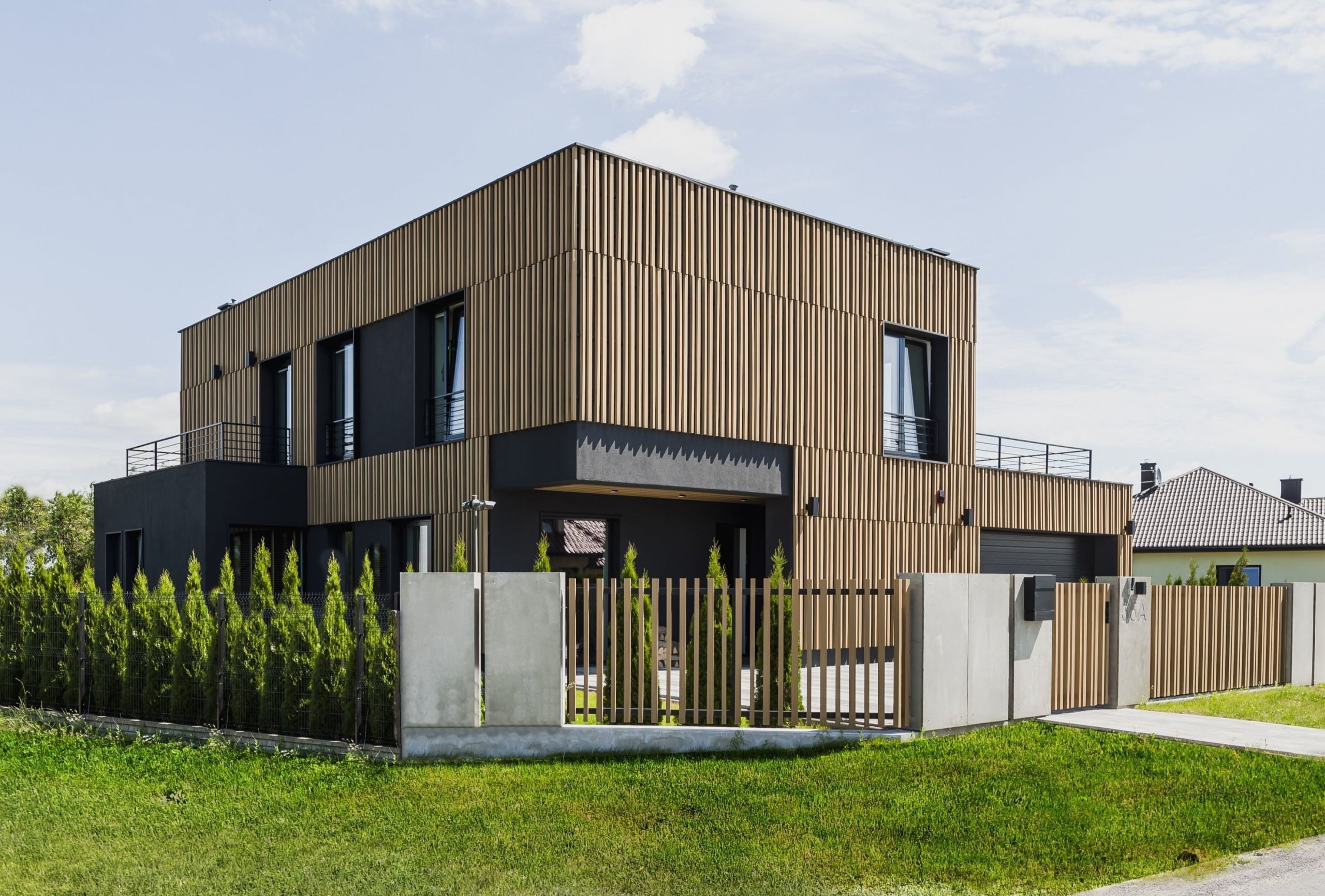 Sen o moderním bydlení v bažinaté krajině