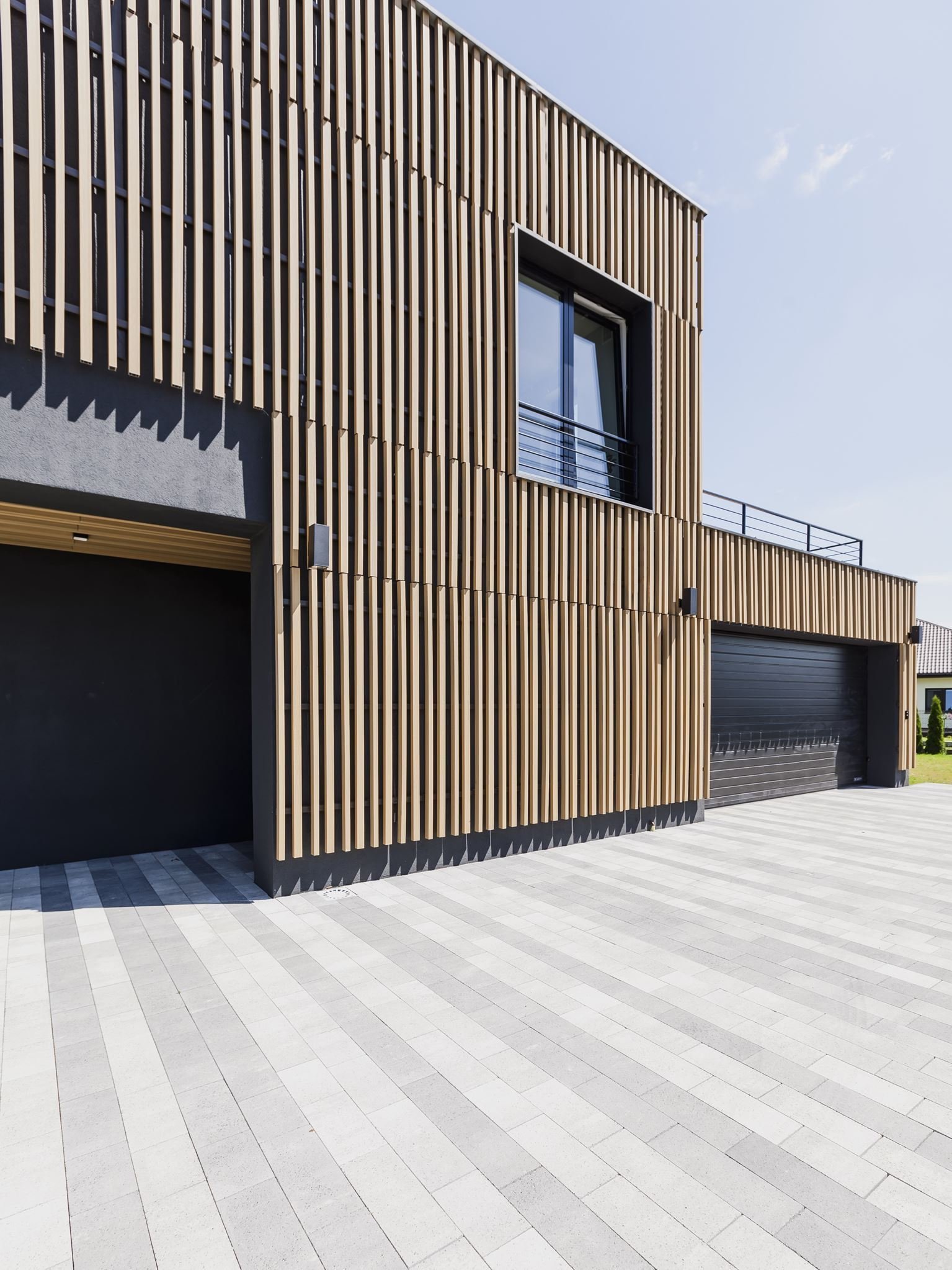 Sen o moderním bydlení v bažinaté krajině