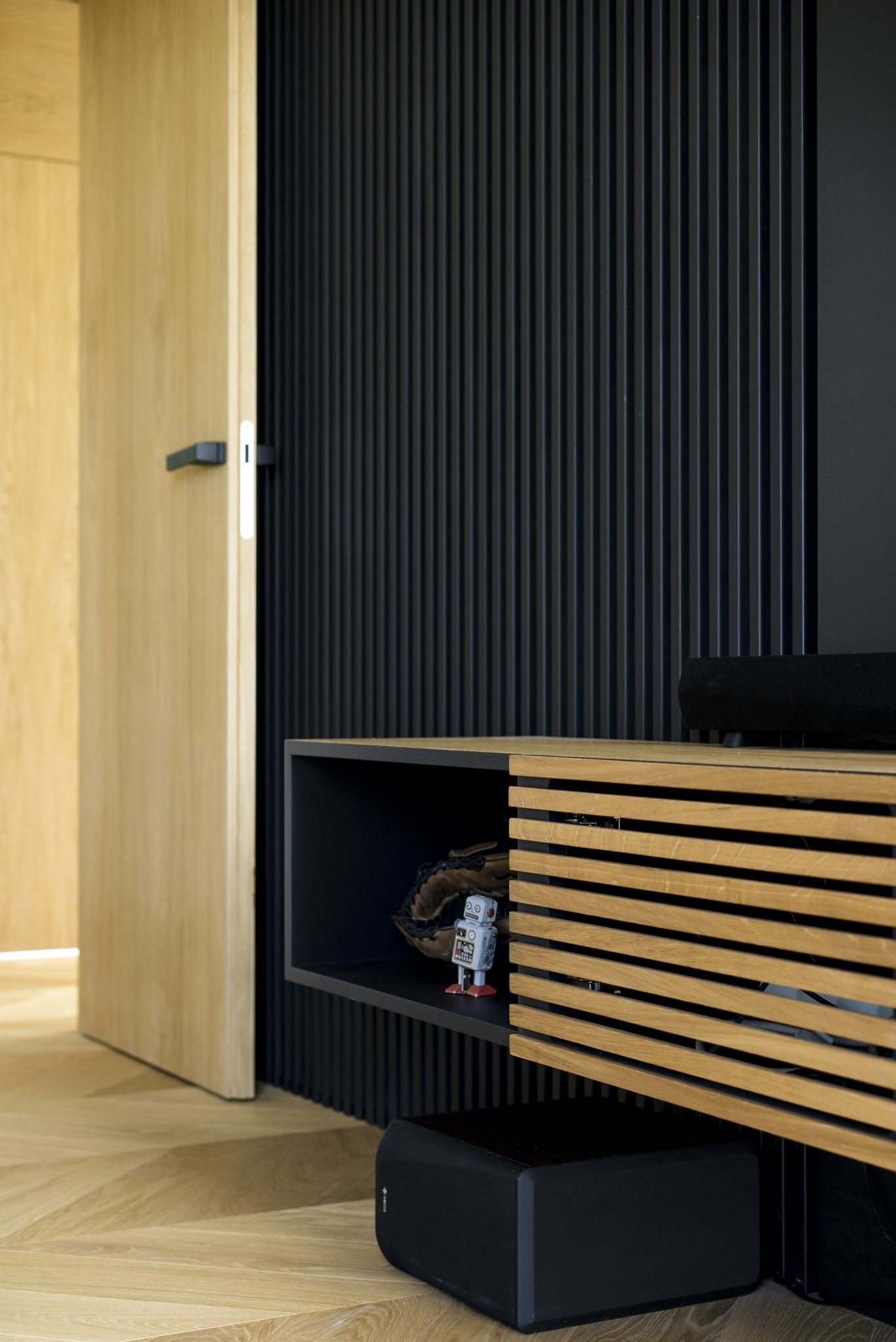 Sen o moderním bydlení v bažinaté krajině