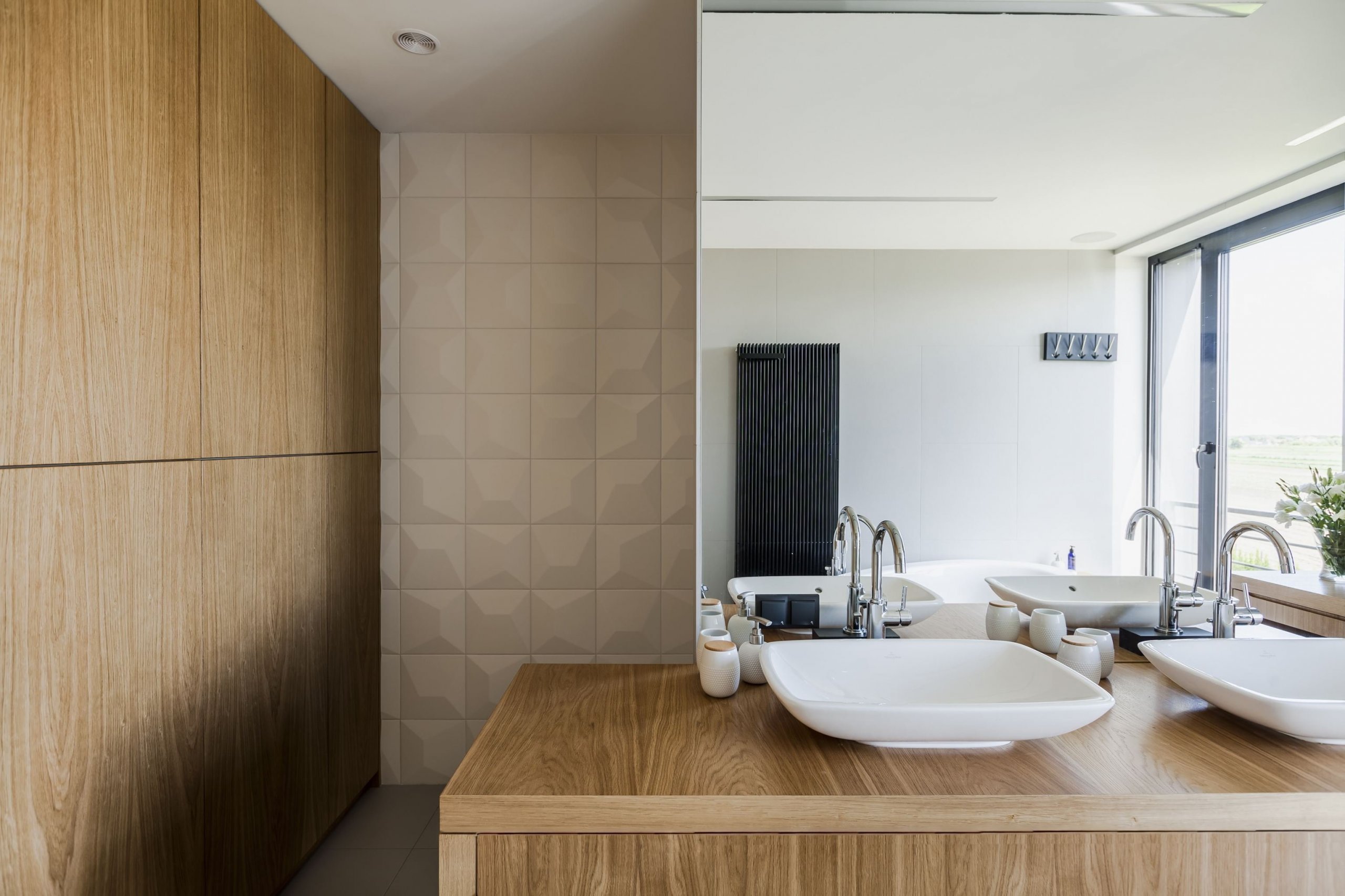 Sen o moderním bydlení v bažinaté krajině