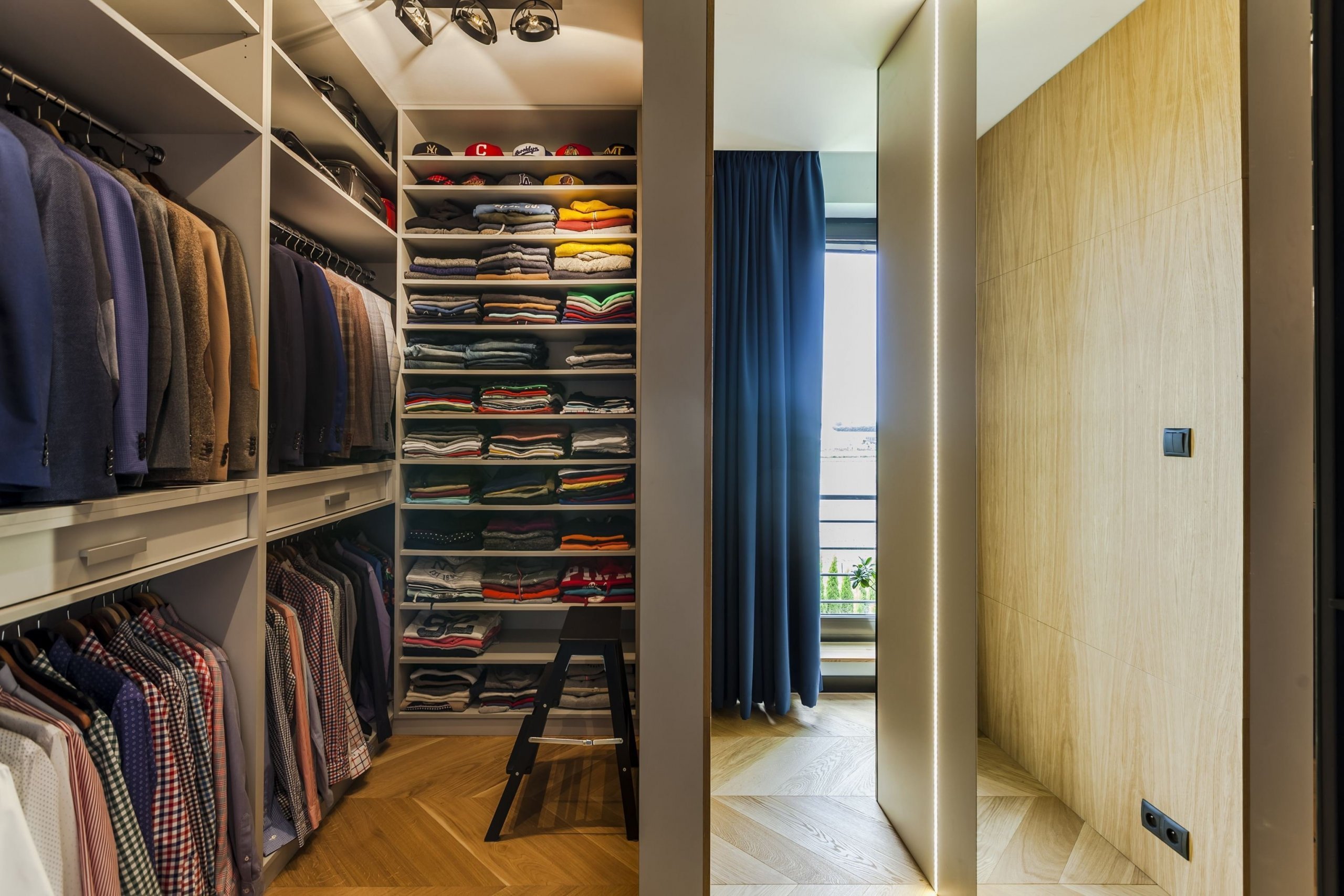 Sen o moderním bydlení v bažinaté krajině