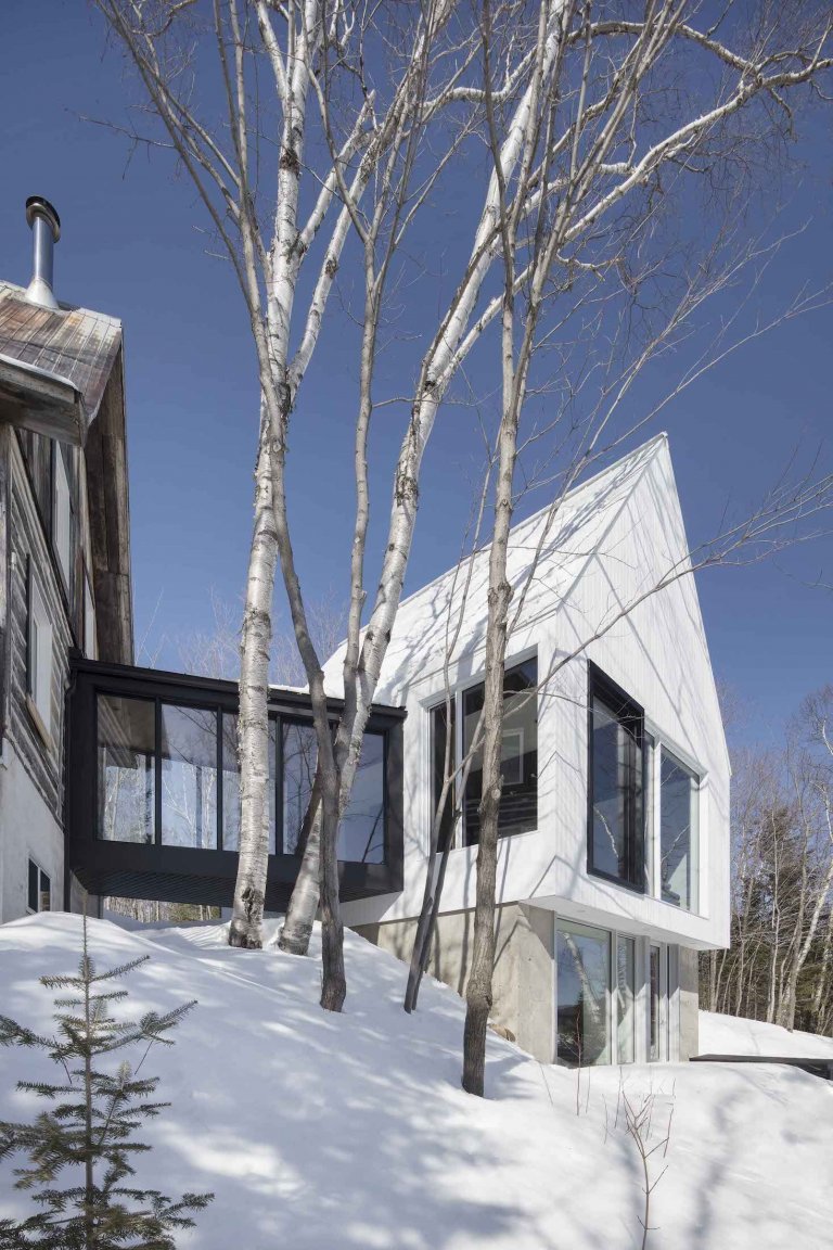 Stará chata u jezera už rodině nestačila