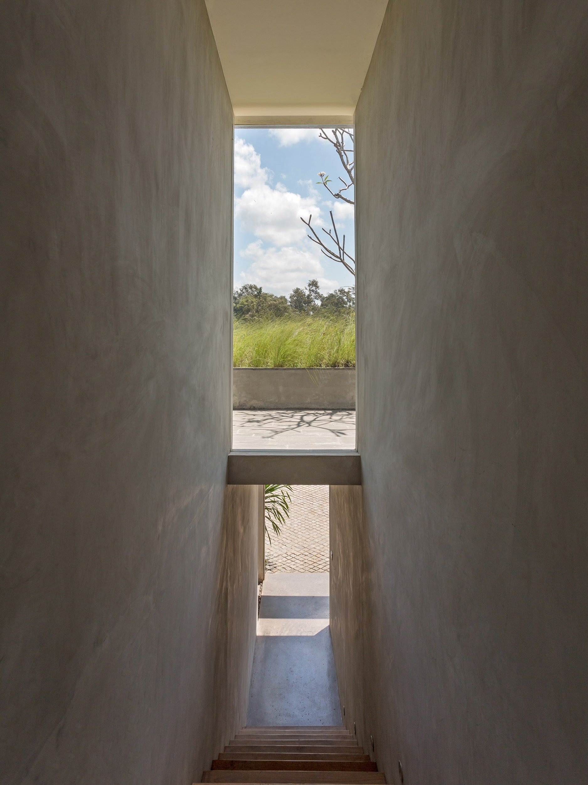 Vila postavená v balijské pobřežní džungli