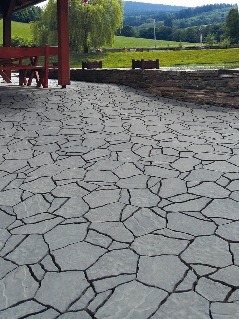 DITON STONE - Betonová dlažba, která se díky svému provedení stává dokonalou imitací přírodního kamene. 