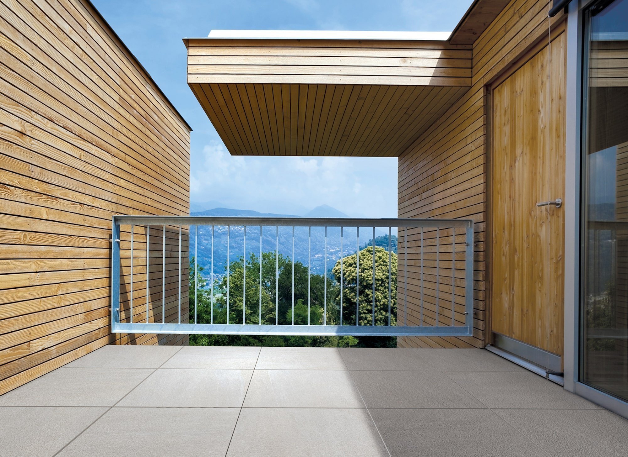 Dlaždice Quarzit Outdoor pro venkovní použití se zesílenou tloušťkou střepu 2 cm jsou určený pro pokládku do štěrku, do trávníku, na systém podpůrných prvků tzv. terčů.