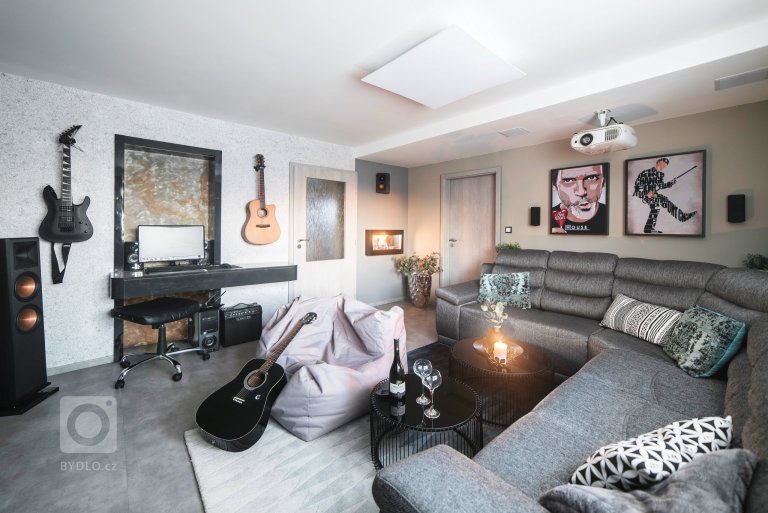 add picture to album