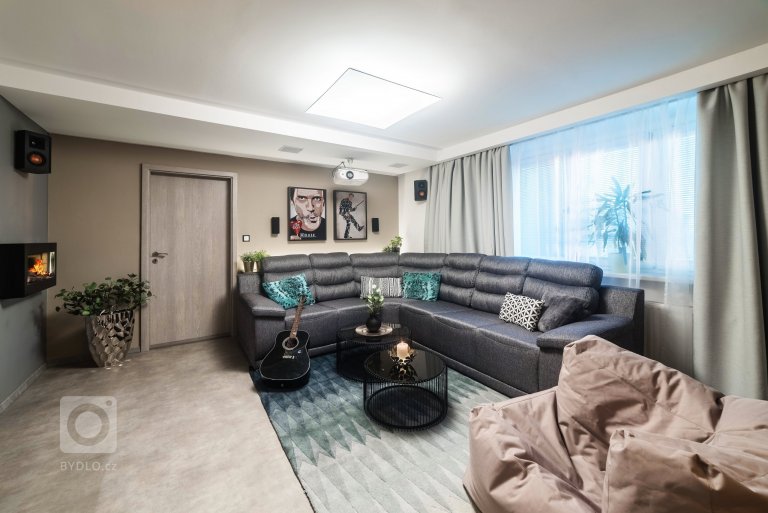 add picture to album