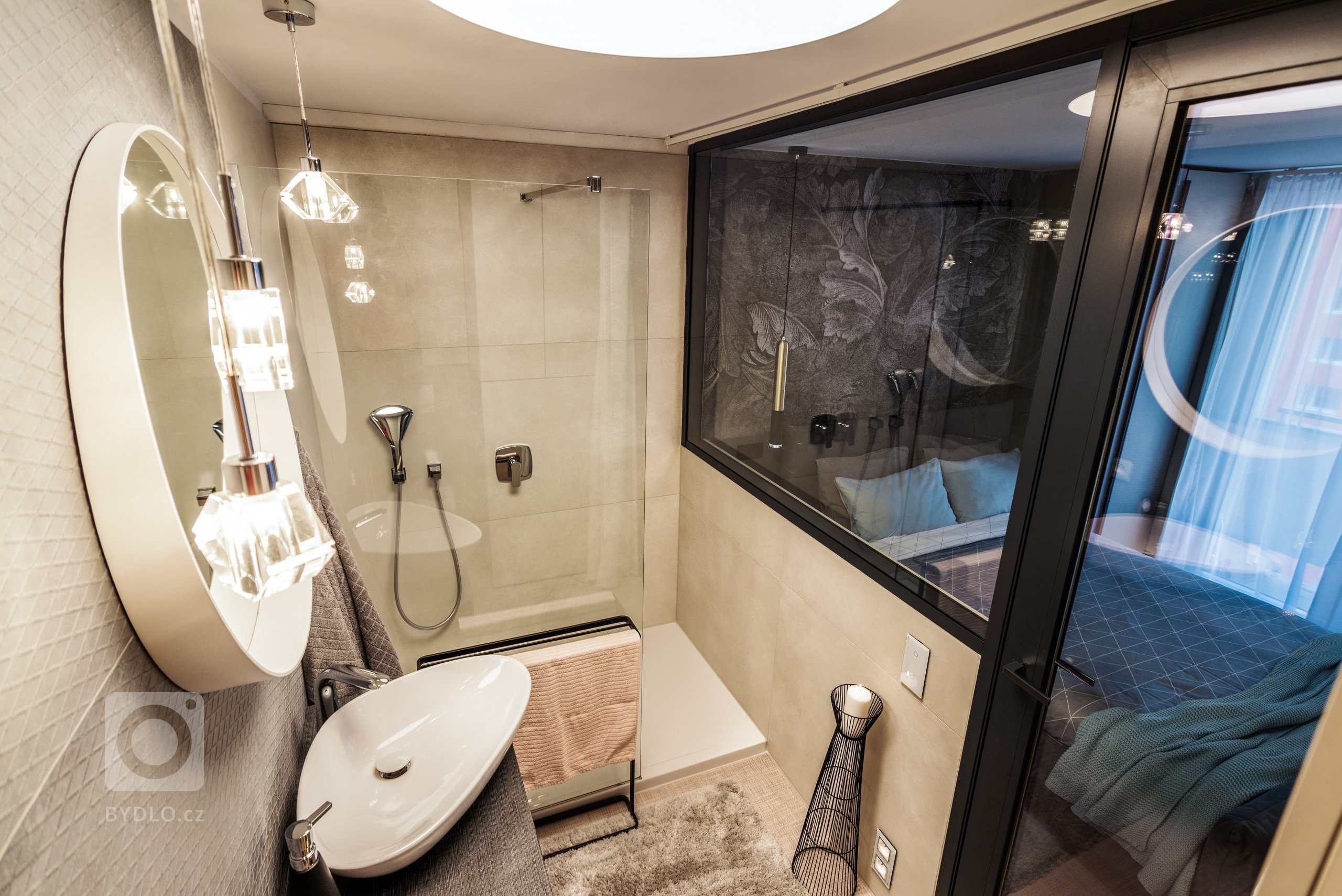 Jak bydlí designérka na 37 m2

Vzhledem k&nbsp;tomu, že jsem si bydlení navrhovala sama pro sebe, zadání jsem měla jasné: prostor bytu musí být otevřený a…