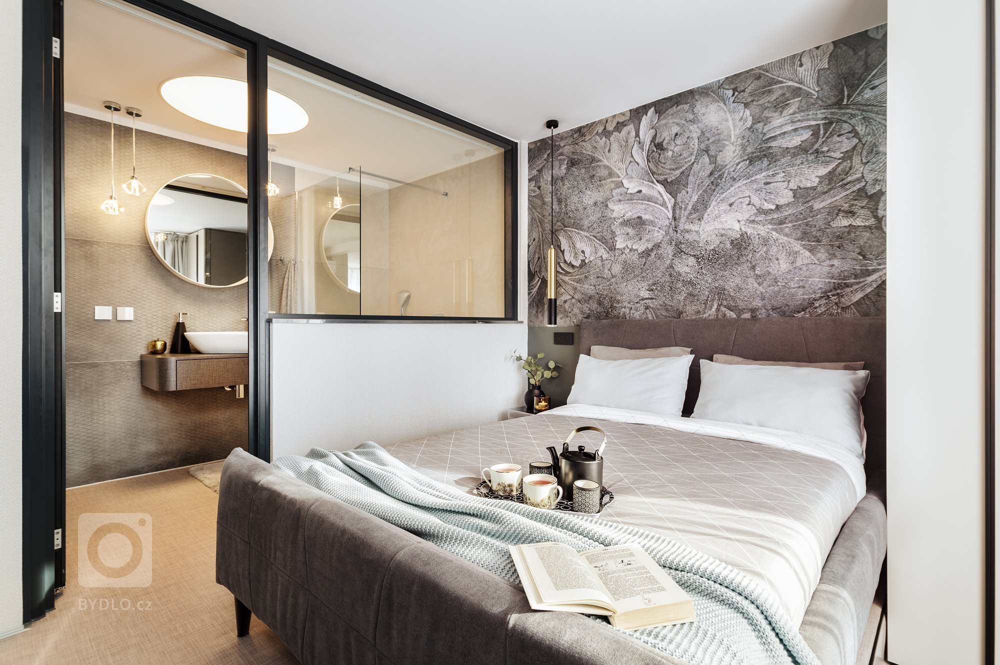 Jak bydlí designérka na 37 m2

Vzhledem k&nbsp;tomu, že jsem si bydlení navrhovala sama pro sebe, zadání jsem měla jasné: prostor bytu musí být otevřený a…