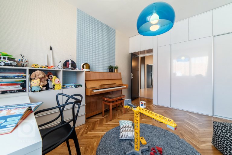 add picture to album