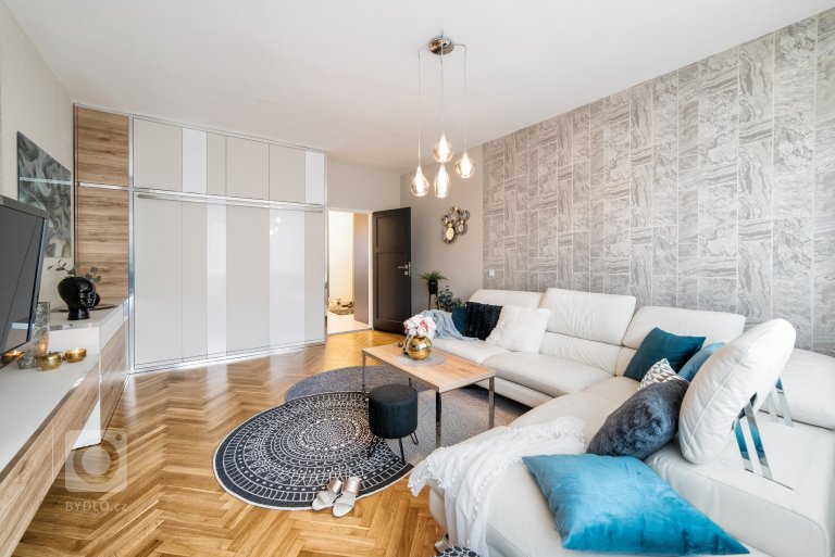 add picture to album