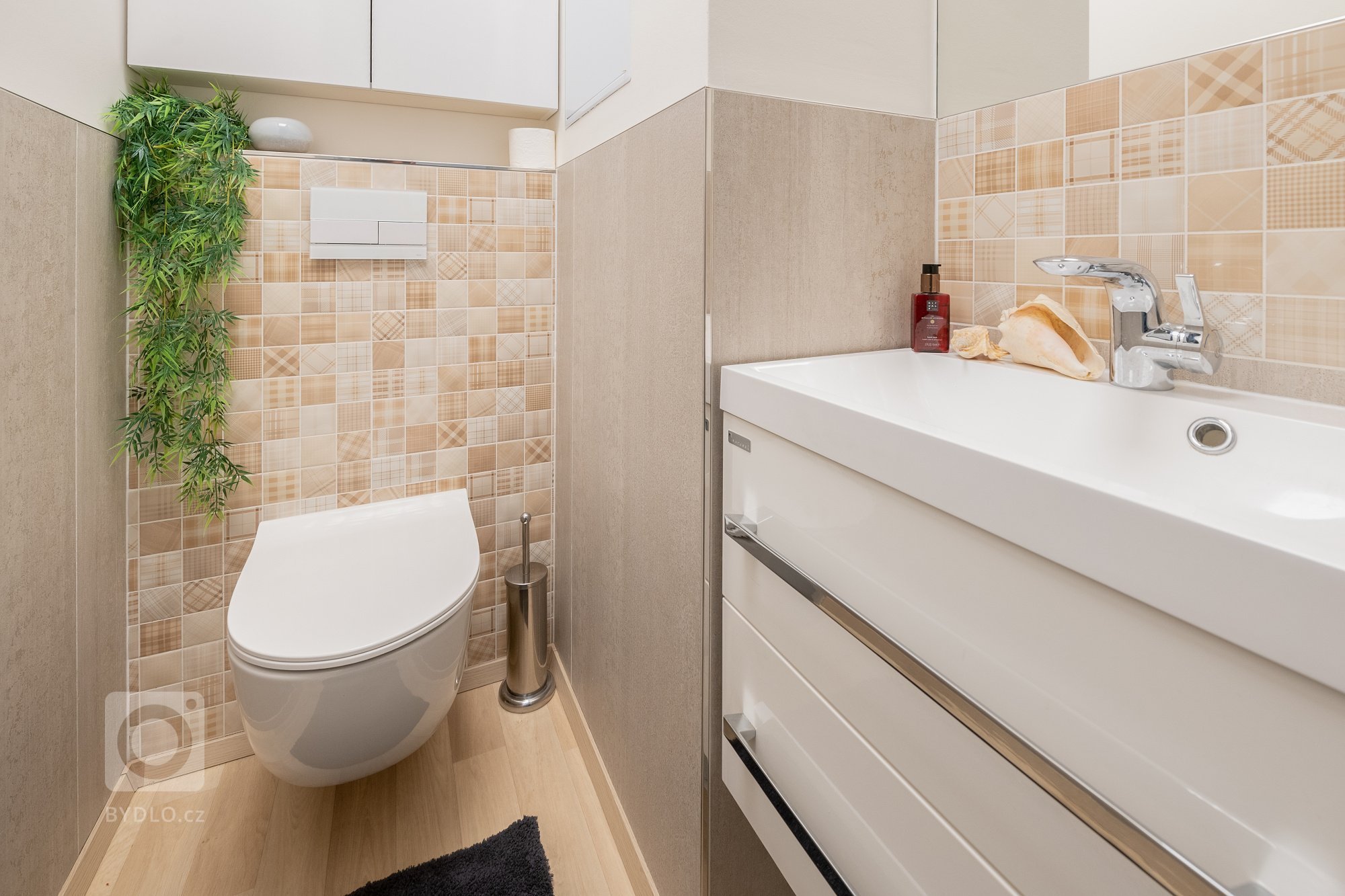 Celková změna dispozice Garsonky 33 m2 navržené developerem

Garsonka se nachází v&nbsp;novostavbě bytového domu zkolaudovaného v&nbsp;roce 2017.&nbsp;…