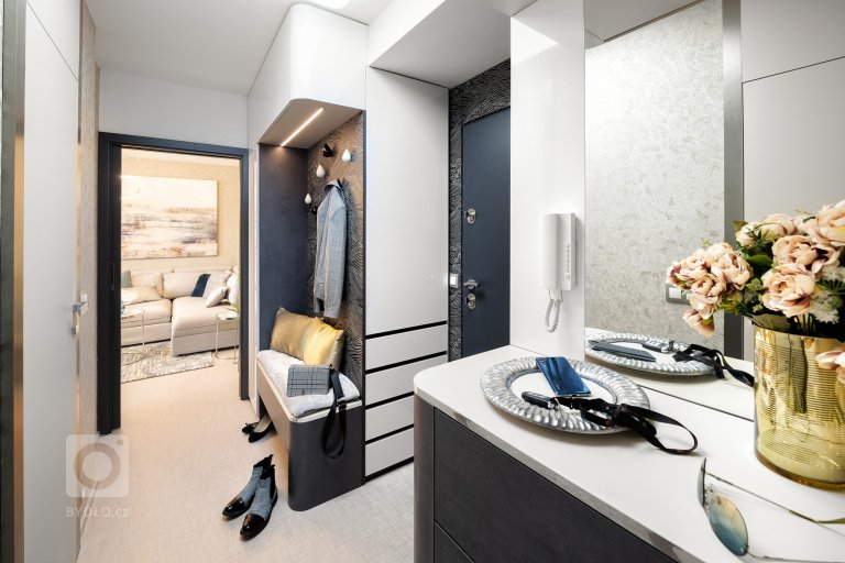 add picture to album