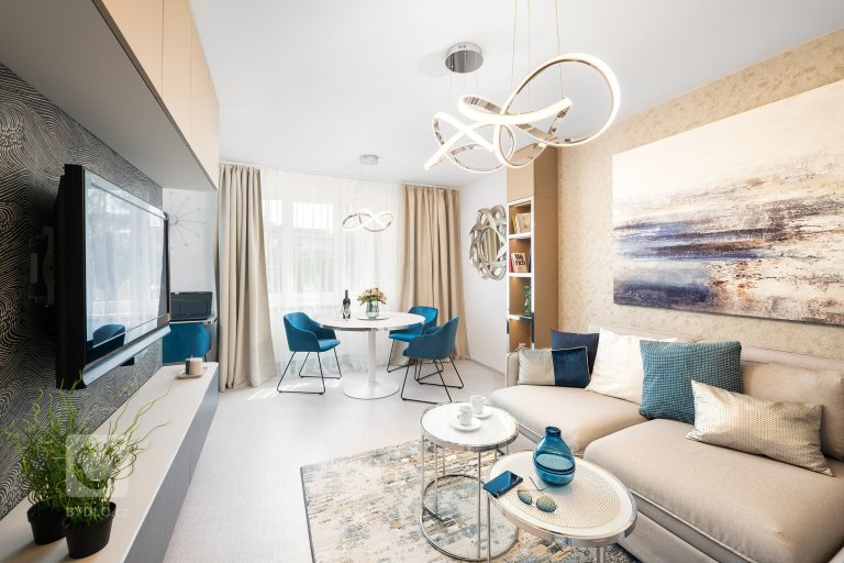 add picture to album