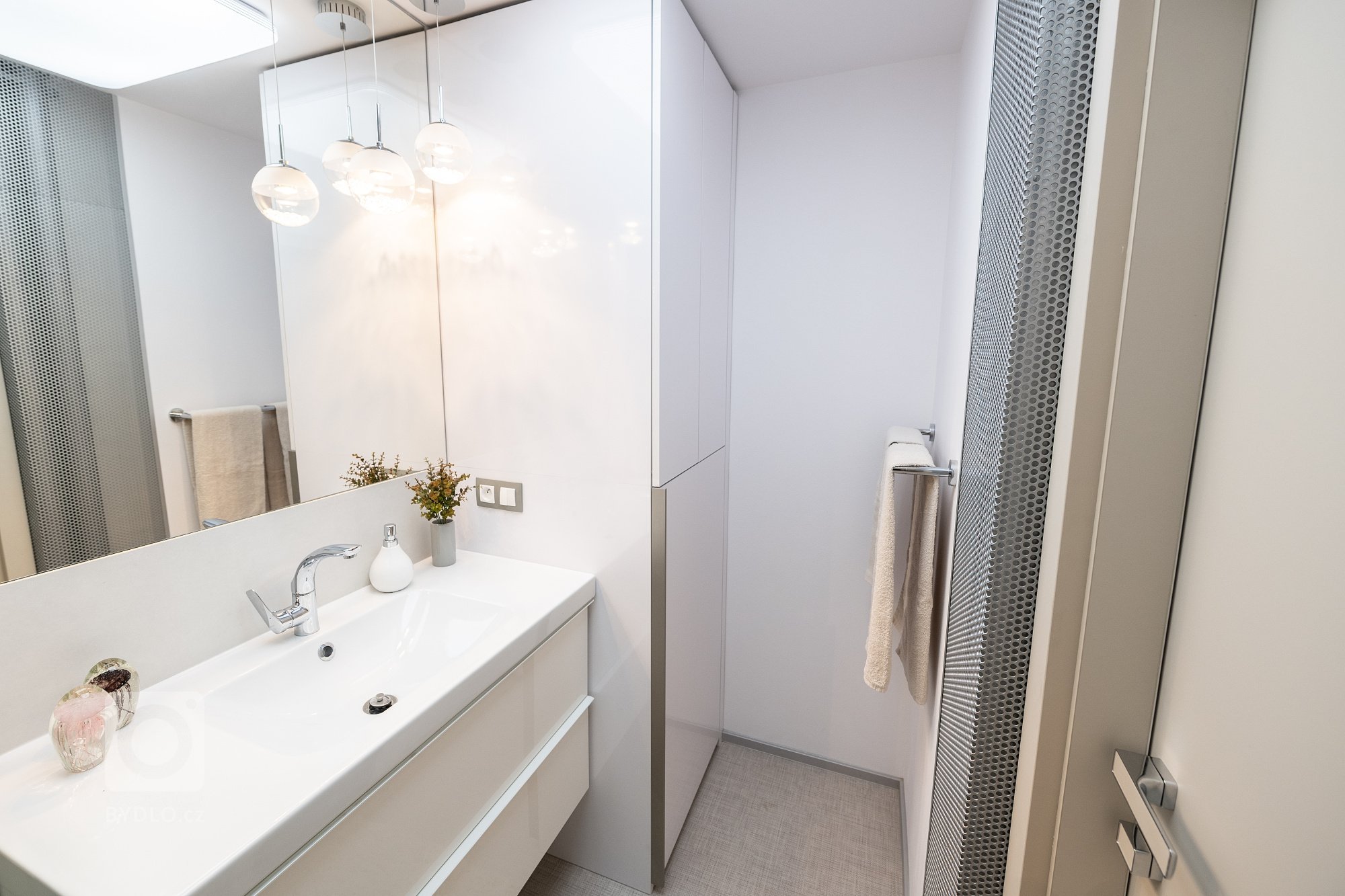 Manželé v důchodovém věku (oba 72 let) jsou aktivní, sportovně a kulturně založení lidé. Ačkoli jsou to sedmdesátníci, oba stále pracují a žijí velmi moderně.…