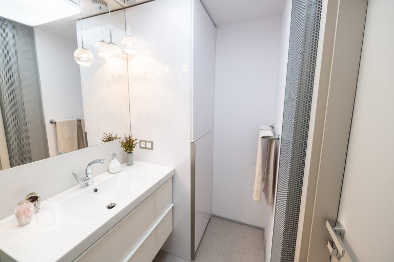 add picture to album