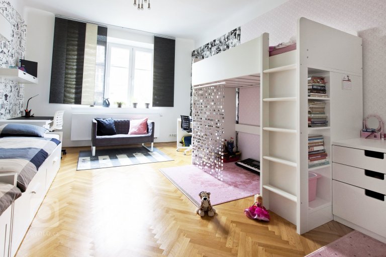 add picture to album