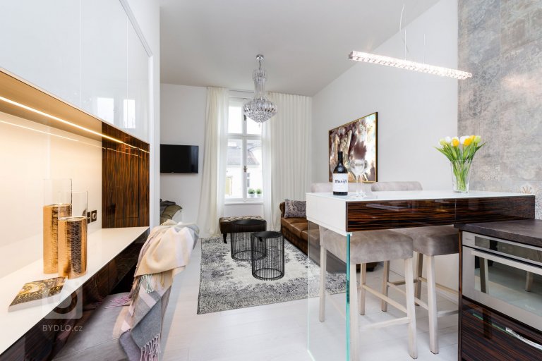 add picture to album