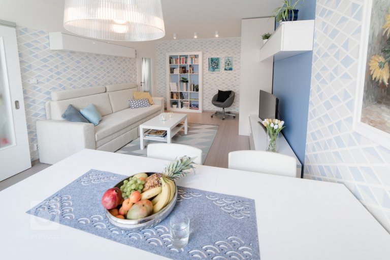 add picture to album