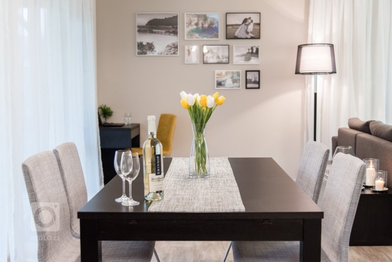 add picture to album